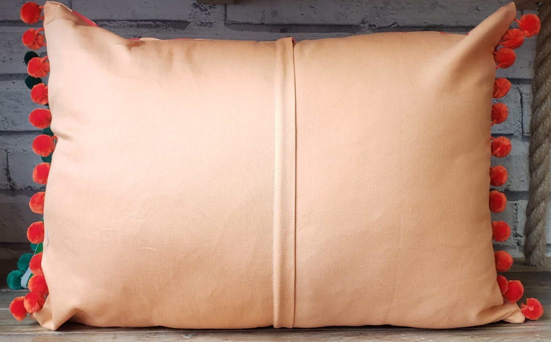 Screen printed cushion - Artizan International